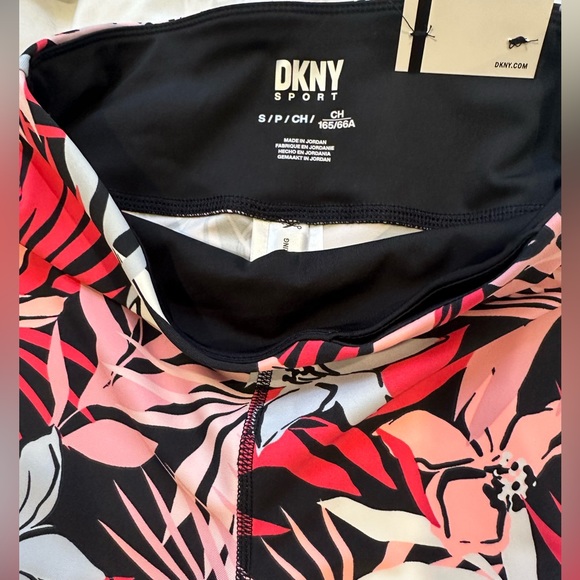 NWT- DKNY Sport 🩷Brand New! Small 7/8 ~Yoga/Workout pants! ~ Great Stretch - Picture 8 of 9